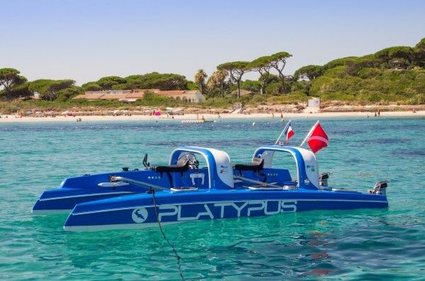 Das elektrisch betriebene Freizeit-Boot Platypus: Es verbindet die zwei Wassersportarten Bootfahren und Tauchen. (Bild: Platypus)
