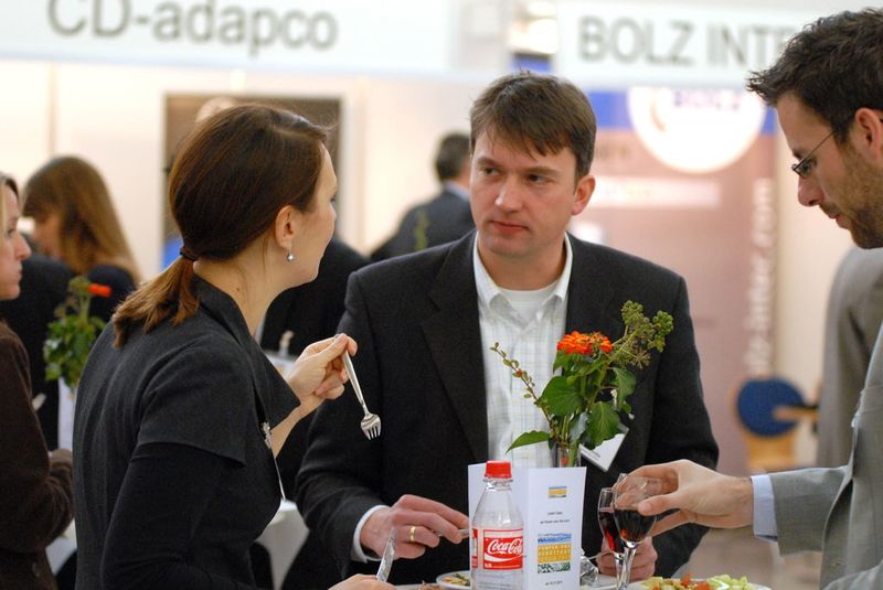 Von den Teilnehmern des Pumpen- und Schüttgutforums geschätzt: Ausreichend Zeit fürs Networking in den Pausen  (Bild: PROCESS)