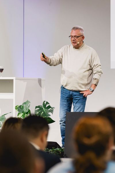 Stefan Leuchtenberger, Betriebsleiter bei Wernert-Pumpen, gibt Einblicke in seine Erfarhungen zur Senkung der Instandhaltungskosten von Pumpen. (Bild: Stefan Bausewein)