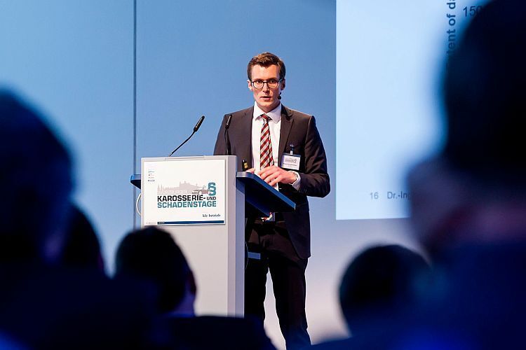 Unfallforscher Dr. Klaus Gschwendtner von Audi analysierte das Unfallvermeidungspotenzial von Fahrerassistenzsystemen. (Stefan Bausewein)