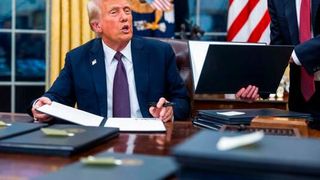 Donald Trum hat mit den Zöllen Ernst gemacht! Zunächst trifft es Mexiko, Kanada und China. Klingt eigentlich noch nicht dramatisch, doch das ist durchaus für die EU und Deutschland nicht auf die leichte Schulter zu nehmen, wie Experten sagen ... (Bild: dpa)