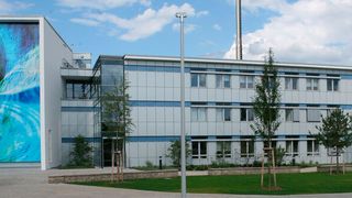 Am Hauptsitz des Fraunhofer IIS in Erlangen befindet sich das neue 5G-Testzentrum. (Bild: Fraunhofer-Institut für Integrierte Schaltungen IIS)