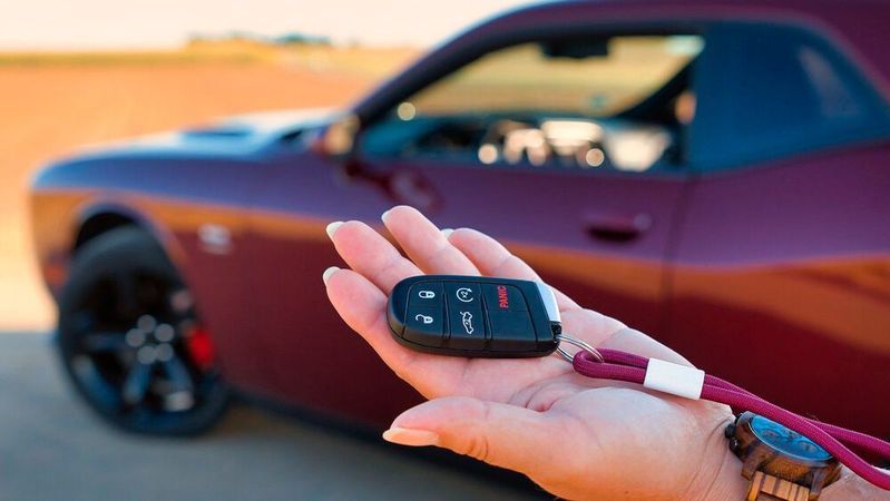 Zum Autokauf direkt die Restschuldversicherung: Diese Absicherung des Autokaufs soll künftig nur noch mit zeitlichem Versatz möglich sein.(Bild:  frei lizenziert /  Pixabay)