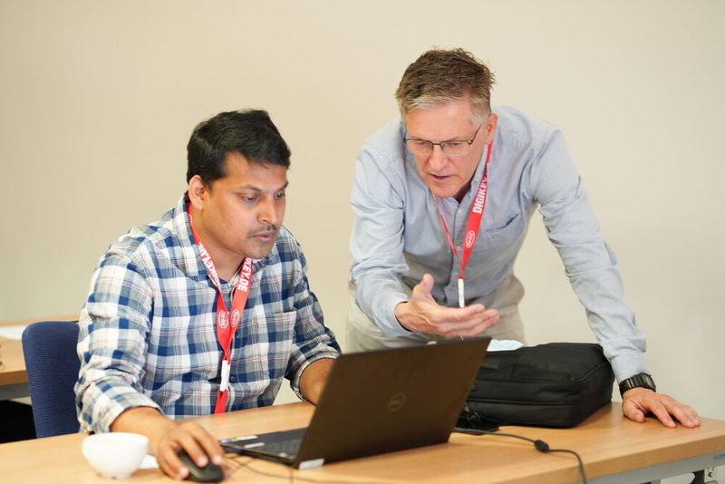 FPGA Conference Europe 2022: Über 70 Sprecher, 100 Vorträge und über 250 Teilnehmer – nach zwei Jahren mit Corona-bedingten Digitalkonferenzen fand die dreitägige FPGA Conference vom 5. bis 7. Juli 2022 endlich wieder als Präsenzveranstaltung statt. Besondere Highlights waren die spannende Keynote von Nick Ni von AMD/Xilinx, die interessante Couchtalk-Expertenrunde, der traditionelle BBQ-Grillabend sowie die vielen glücklichen Gewinner der Verlosungsaktionen.  (Bild: Nadine Stegemann)