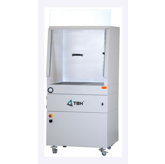 TBH Absaugkabinett DT 150 saugt Staub und kritische Gase ab.(Bild:  TBH)