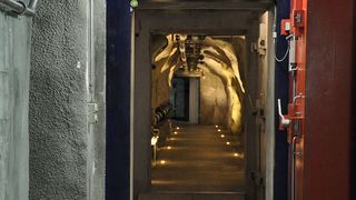 Das Rechenzentrum von Deltalis gilt als eines der sichersten. Im Felsen der Schweizer Berge, in einem ehemaligen Militärbunker, bietet es viele Vorteile. Mit einem DCIM-System hat der Betreiber weitere hinzugefügt.  (Bild: Deltalis)