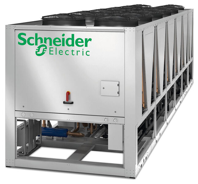 Die  neuen Chiller von Schneider Electric setzen auf adiabatische Kühlung für eine höhere Energie-Effizienz. Die Aquaflair-Serien BCEF und BREF decken den Bereich von 300 bis 1.200 Kilowatt Kühlleistung ab. (Bild: Schneider Electric)