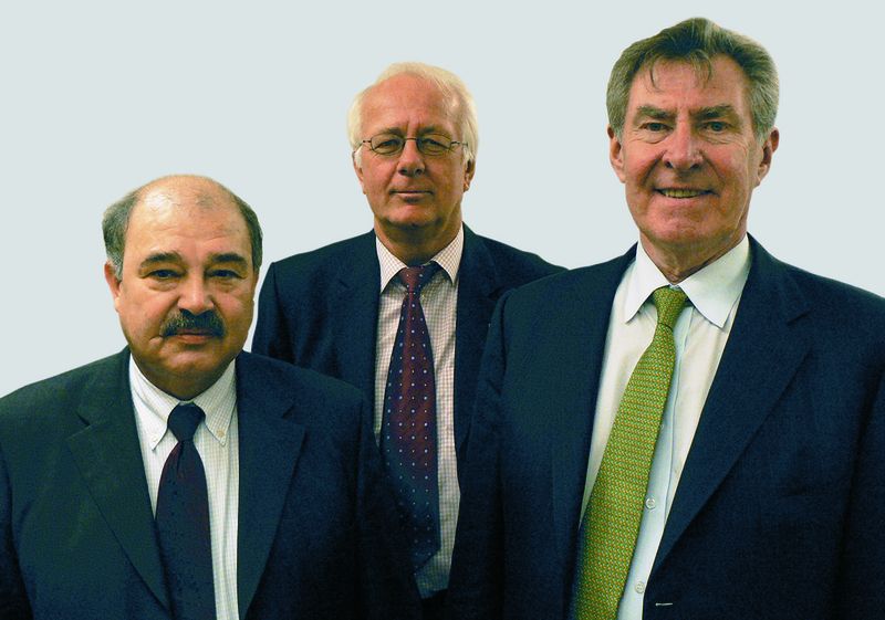 Im Bild von links nach rechts: Joe D‘Elia, European Sales Director, MathStar; Guenter Anzer, VAREP und Douglas Pihl, President und CEO von MathStar. (Archiv: Vogel Business Media)
