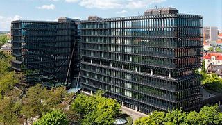 Blick auf das Europäische Patentamt (EPA) in München. Dort hat man jetzt einen Anmelderekord registriert. Hier erfahren Sie nun, wer die Sieger in diversen Vergleichszenarien sind. Eins vorneweg: Deutschland steht weltweit auf einer Spitzenposition. (Bild: EPA)