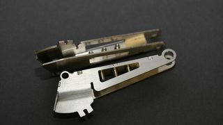 Die für die Anwendung in der Elektronikindustrie konzipierte lasergeschweißte Folienschwinge bringt deutliche Kosteneinsparungen im Vergleich zum ursprünglich vorgesehenen Frästeil. Bild: BBW Lasertechnik (Archiv: Vogel Business Media)