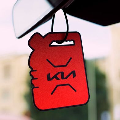 Käufer eines elektrischen Kia in Finnland erhalten einen speziellen Duftbaum. (Bild: Kia Suomi)