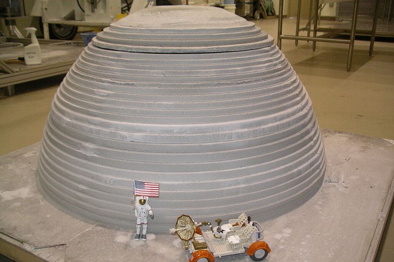 La technique projetée ne permet pas seulement de construire des murs verticaux mais également des structures fermées avec un toit. Idéal pour les futures résidences secondaires sur la Lune ou sur Mars. (Images: Contour Crafting 2014)