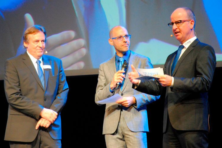 Zeigten das Engagement der Kfz-Innung Region Stuttgart auf: (v.li.) Obermeister Torsten Treiber, Moderator Rafael Treite und Geschäftsführer Christian Reher. (Baeuchle)