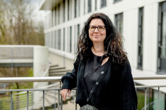 Silvana Botti war am internationalen Konsortium beteiligt, das eine erweiterte Version des OPTIMADE-Standards vorgestellt hat.(Bild:  RUB, Marquard)