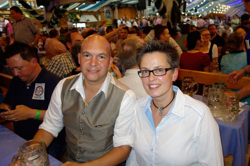 Das letzte gemeinsame Bier als Kollegen Stefan Klingmair und Sylke Rohbrecht, ALSO. (Bild: IT-BUSINESS)