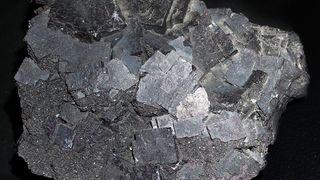 „Stinkspat" (Bild: Dr. Rupert Hochleitner, Mineralogische Staatssammlung München)