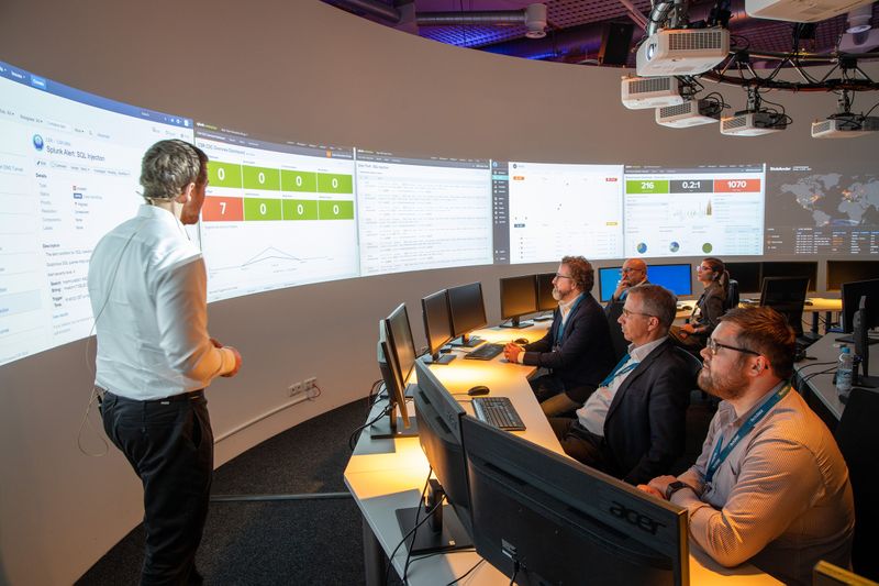 Ein Live-Hacking-Event rundete das Cyber Range Event ab und führte den Teilnehmern vor Augen, wie im Ernstfall reagiert werden sollte. (Tech Data)