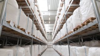 Insgesamt sollen in Duisburg künftig 3000 Tonnen nicht brennbaren Bariumchlorids gelagert werden. (Bild: Greiwing)