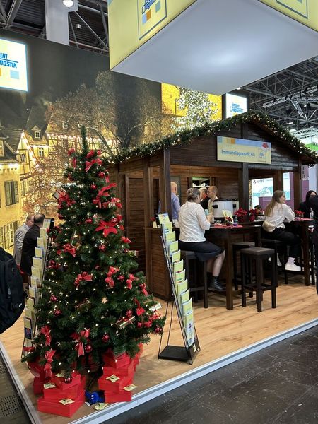 Auf der Messe herrschte schon vorweihnachtliche Stimmung. (Bild: Engelke – VCG)