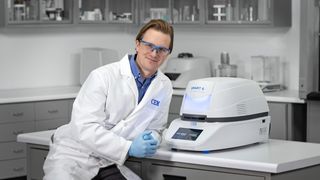 Ian O with S6.jpg (CEM GmbH)