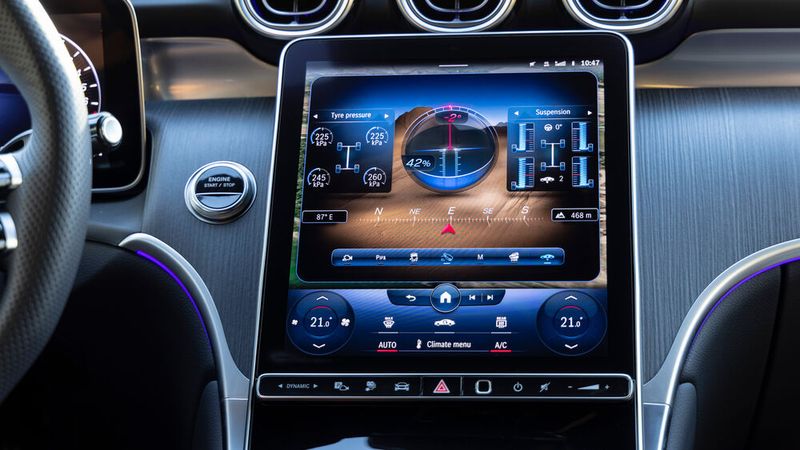 Zentrales Element ist der große Bildschirm. (Bild: Mercedes-Benz)