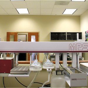 Abb. 2: Zur Probenvorbereitung und Extraktion von Phthalaten aus Polymerproben eingesetzter Gerstel-Multi-Purpose-Sampler (MPS XL) mit Filter-Option.