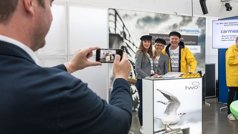 Ihre digitale Vertriebsplattform Carmazoon24 präsentierte Two Sales. (Bild: Stefan Bausewein)