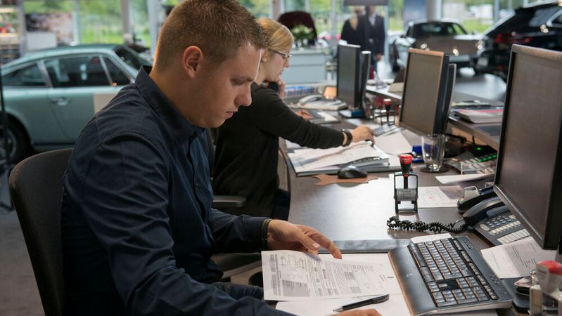 Die neuen EU-Verkaufslabel betreffen nicht nur den stationären Autohandel, sondern müssen  für Kunden auch bei ihrem Besuch in Onlineshops bzw. Onlineangeboten erkennbar sein. (Bild:  Promotor)