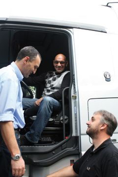 Seit Mai 2009 haben über 200 Fahrer an dem Bald-Fahrertraining teilgenommnen. Der Ausbilder Jürgen Schmidt (li.) stammt aus den eigenen Reihen des Unternehmens. (Archiv: Vogel Business Media)