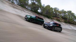 Mini nimmt zwei neue JCW-Modelle ins Programm. (Bild: BMW)