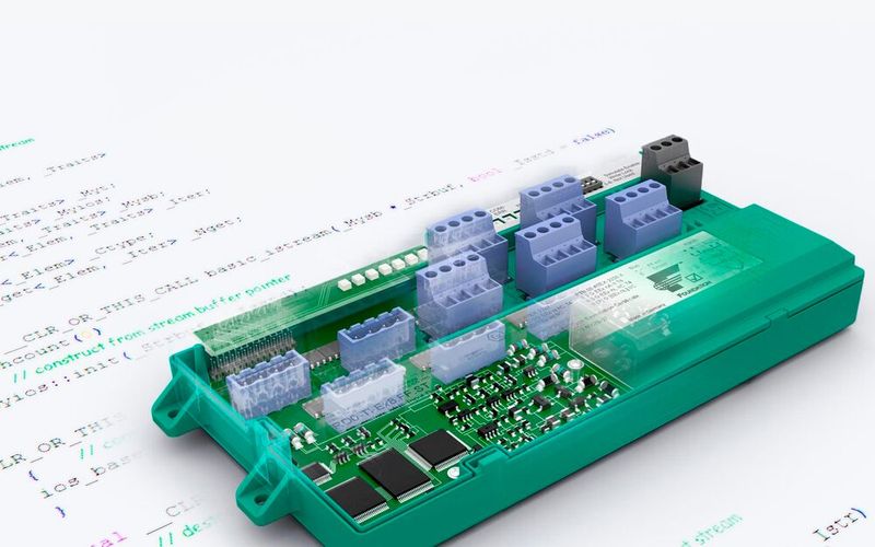 In der Industrie führt die voranschreitende Vernetzung zu neuen Geschäftsmodellen. Sie beruhen auf dem Austausch sensibler Daten im Wertschöpfungsnetzwerk, die das unternehmenseigene Know-how betreffen. Vertrauen in den verantwortungsvollen Umgang mit den Daten ist die Voraussetzung. (Bild: ZVEI/Pepperl+Fuchs)