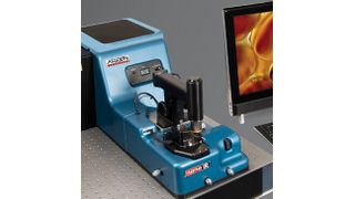 Das nanoIR kombiniert die hohe räumliche Auflösung eines AFM-Systems mit der chemischen Analytik der IR-Spektroskopie.  (Bild: Anasys Instruments)