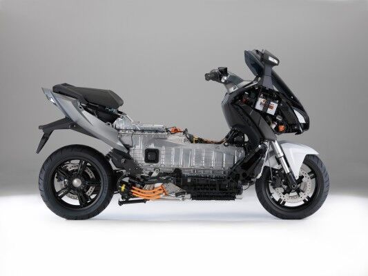 Der neue BMW C evolution: Emissionsfrei fahren und Dynamik auf zwei Rädern genießen (BMW)