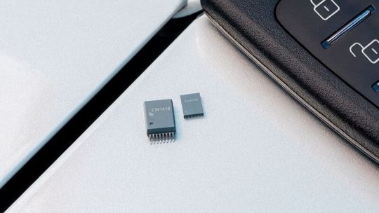 So sehen die Module aus, die isolierten Power Module mit IsoShield-Technologie führen laut Texas Instruments zu einer Leistungsdichtensteigerung von 70 Prozent.(Bild:  Texas Instruments)