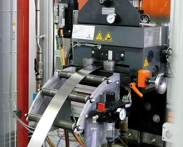 (Für den Bandeinzug wurde ein elektronisches Walzenvorschub-Gerät der Automatic-Systeme Dreher GmbH in Sulz/Renfrizhausen gewählt; diese zeichnet sich durch hohe Präzision und konstante Vorschubgenauigkeit bei großer Dynamik aus. (Archiv: Vogel Business Media)