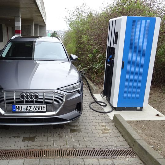 Der Audi E-Tron schnitt beim Schnellladetest des ADAC am besten ab.(Bild:  Seyerlein / »kfz-betrieb«)