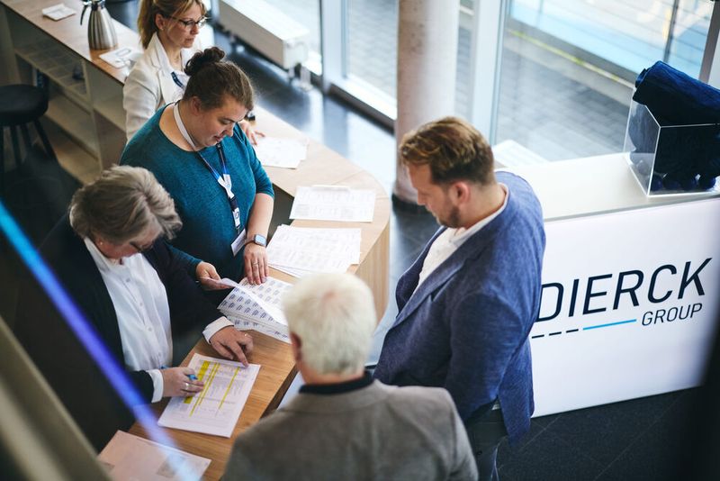Mehr als 340 Besucher kamen zur InnoIT und damit nochmals mehr als im vergangenen Jahr. Die Messe hat sich als Drehscheibe für IT-Themen und -Innovationen etabliert. (Bild: Dierck Group/fabianfruehling.de)