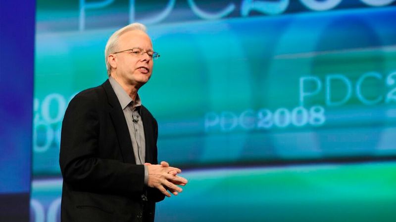 Der damalige Chief Software Architect Ray Ozzie verkündet am 27. Oktober 2008 Windows Azure, die ersten Schritte von Microsoft in Richtung Cloud Computing. (Bild: Microsoft)