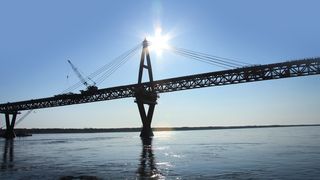 Ein neues für den Außeneinsatz ausgelegtes Laser-Doppler-Vibrometer ermöglicht jetzt die berührungslose Schwingungsmessung und Condition Monitoring aus bis zu 300 m Entfernung. (Bild: Polytec)