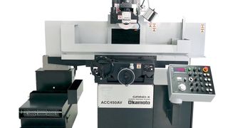 Die Flachschleifmaschine ACC450AV ist mit einem maximalen Schleifbereich von 450 mm × 150 mm und einer Schleifhöhe von 357,5 mm auch für das Schleifen kleiner Bauteile ausgelegt, wie sie etwa im Werkzeug- und Formenbau Gang und Gäbe sind, sagt der Grindtec-Aussteller Okamoto. (Okamoto)