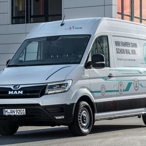 Den E-Crafter von VW gibt es ausschließlich als rund sechs Meter langen Kastenwagen mit 10.700 Liter großem Laderaum.(Bild:  Lothar Reichel)