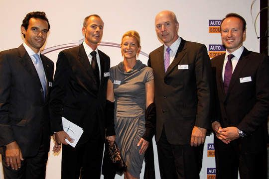 V. li.: Alberto Sanz und Nikolas Deskovic, beide AutoScout24-Geschäftsführer, Didi Forster, Opel-Chef Carl-Peter Forster und André Stark, Autoscout-24-Geschäftsführer. (Archiv: Vogel Business Media)