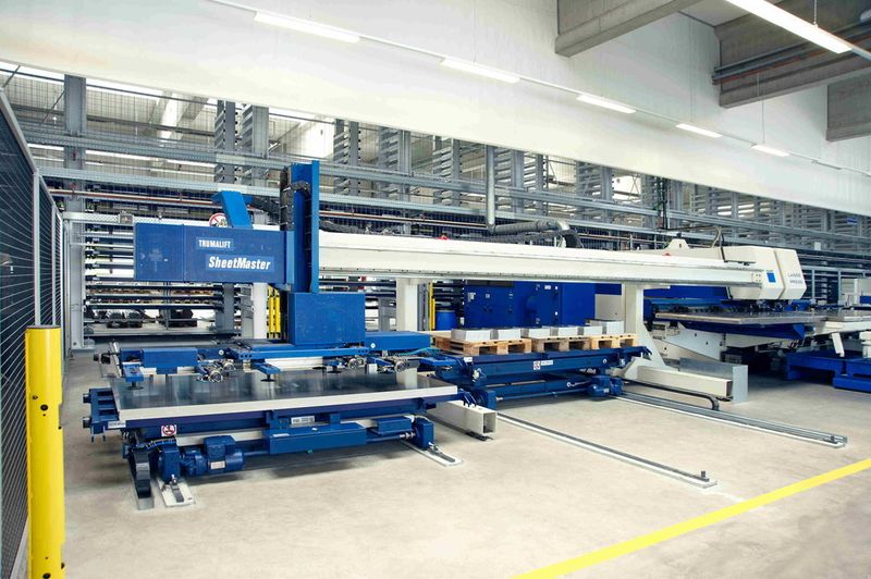 Wegen des verringerten Handlingaufwands sind die Stillstandszeiten der angebundenen Bearbeitungsmaschinen um bis zu 30 % gesunken. (Bild: Stopa)