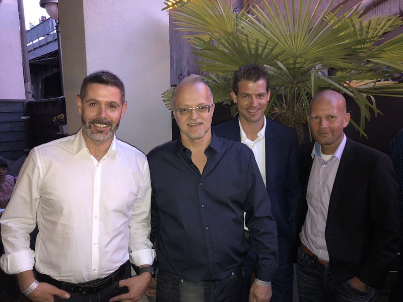 (v. l.) Reto Ambiel, Patrick Matzinger und Björn Palko,  Littlebit, mit Angelo Haplea, TPSH. (Bild: IT-BUSINESS)