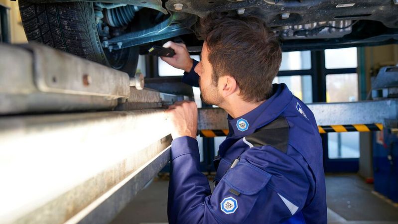 Das Quotenspektrum erheblicher Mängel aller im TÜV-Report 2023 untersuchten Pkw-Baureihen liegt zwischen 2,0 und 36,4 Prozent.(Bild:  TÜV Süd)