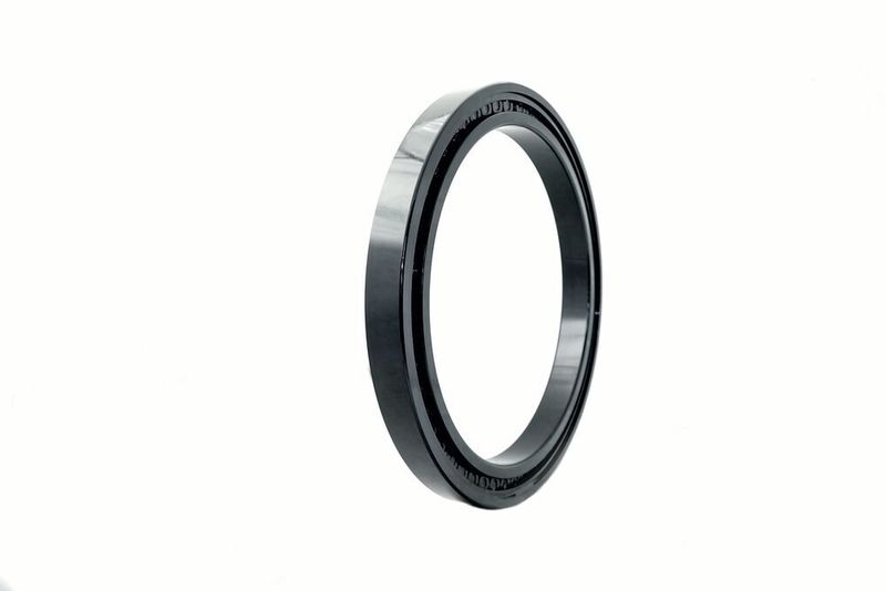 Längere Betriebslebensdauer: Speziell bei vollrolligen Zylinderrollenlagern verbessert eine Brünierung der Rollen oder sämtlicher Lagerkomponenten deutlich das Verschleissverhalten. (NKE Austria GmbH)