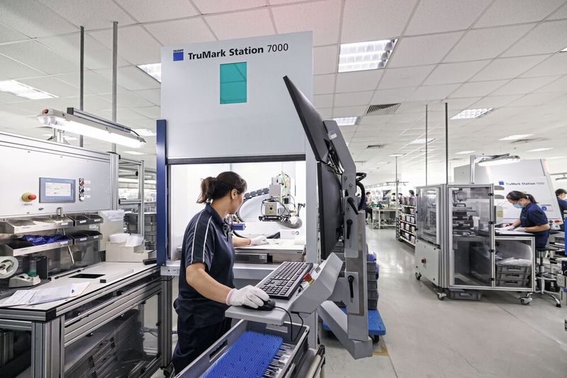 Auch im chinesischen Suzhou markiert Aesculap seine Produkte nun teilweise mit Ultrakurzpulslasern. (Bild: Trumpf)