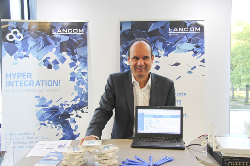 Elmar Haag berat rund um das Lösungsportfolio von LANCOM Systems. (Vogel IT-Akademie)