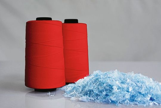 Das Projekt „The Key“ habe sich zum Ziel gesetzt, durch Schlüsselinnovationen Polyester-Baumwoll-Mischgewebe vollständig zu recyceln und eine nachhaltige Nutzung dieser Materialien zu ermöglichen (Bild:  RecycleMan / iStock / Getty Images Plus)