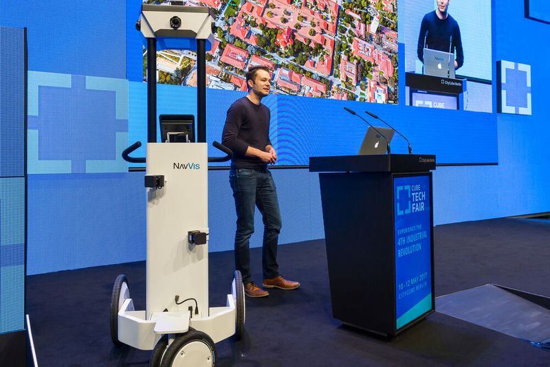 Im Anschluss hatten drei Start-Ups die Chance im finalen Pitch vor Steve Wozniak um eine Millionen Euro zu pitchen. Eines davon: NavVis aus München- (Bild: © CUBE GmbH | Photo: Dennis Wartenberg)